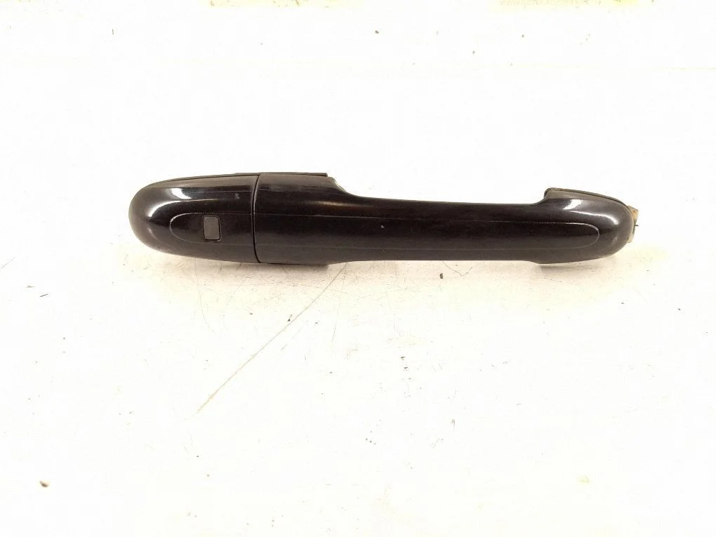 Front door exterior handle – front left
