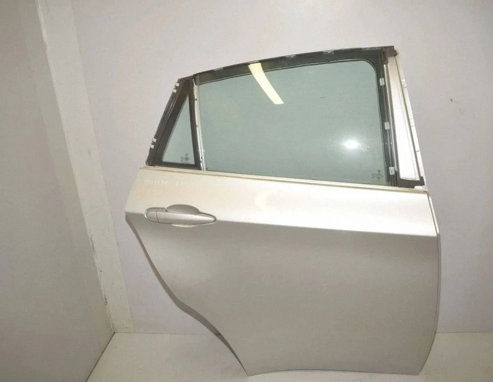 Rear door – rear right