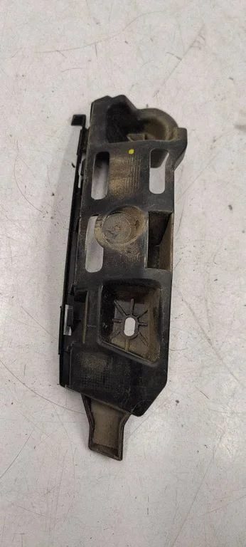 Rear bumper mounting bracket 3V5807393A