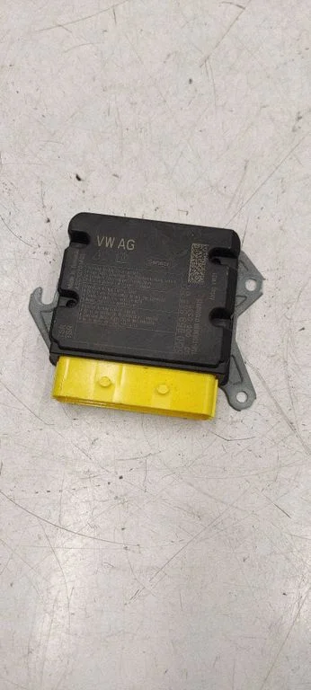 Airbag control unit/module – Skoda Superb B8 (3V) (2015-2024)