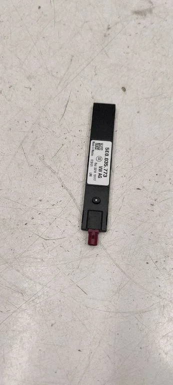 Aerial antenna amplifier – Skoda Superb B8 (3V) (2015-2024)