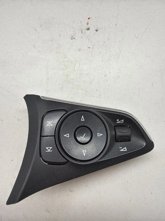 Steering wheel buttons/switches – Opel Insignia B (2017-)