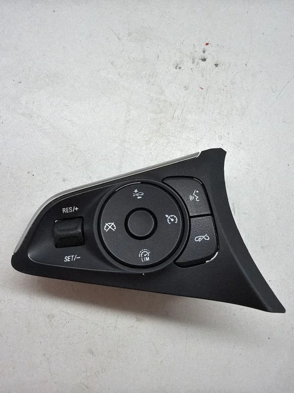 Steering wheel buttons/switches – Opel Insignia B (2017-)
