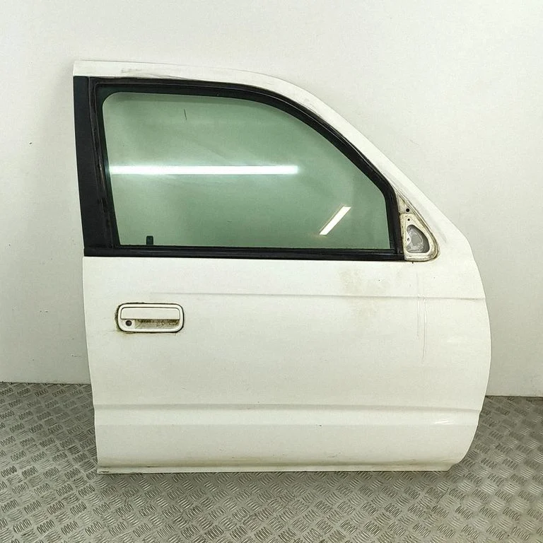 Priekšējās durvis 6700135330