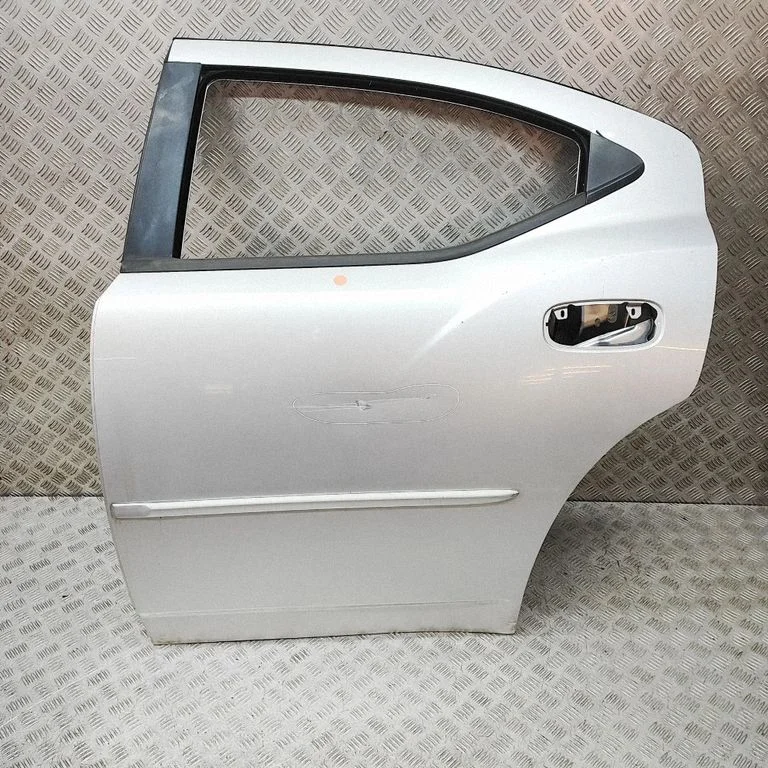 Aizmugurējās durvis 5112049AB