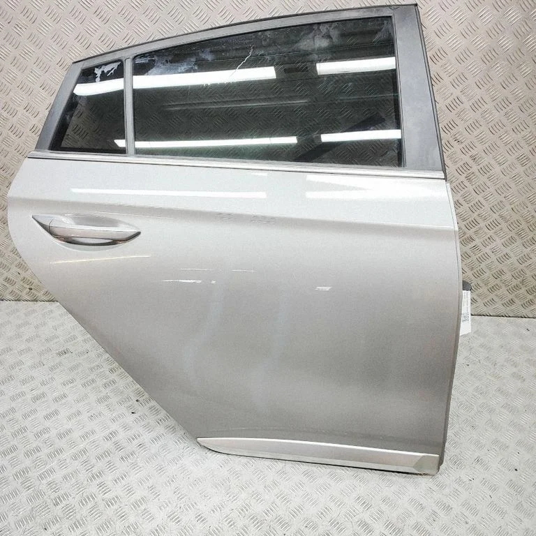 Aizmugurējās durvis 77004G2010