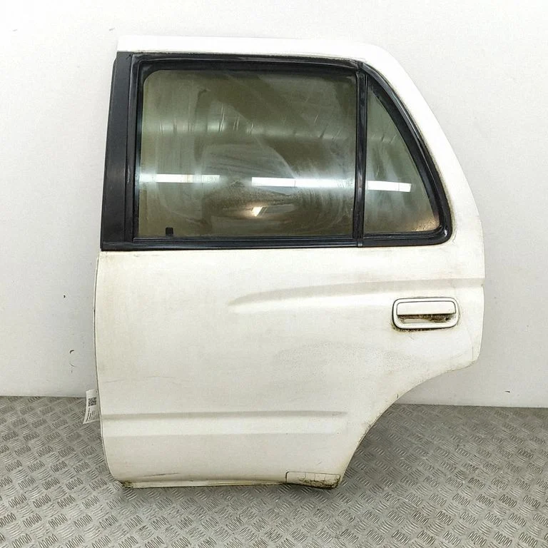 Aizmugurējās durvis 6700435090