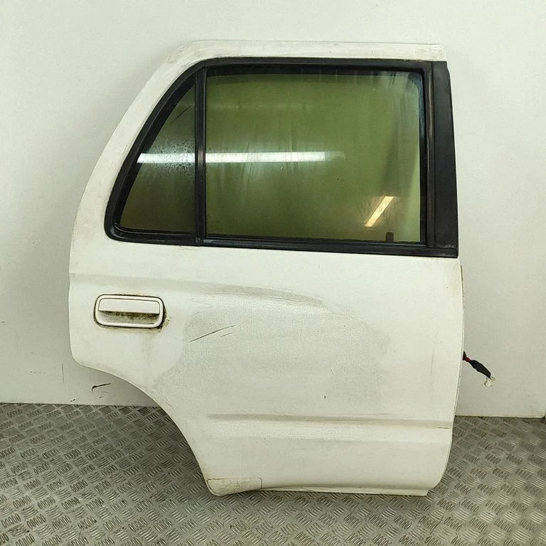 Aizmugurējās durvis 6700335090