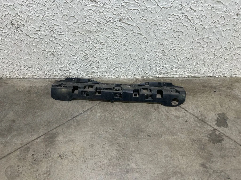 Rear bumper mounting bracket – Citroen C4 Grand Picasso (2013-2018)
