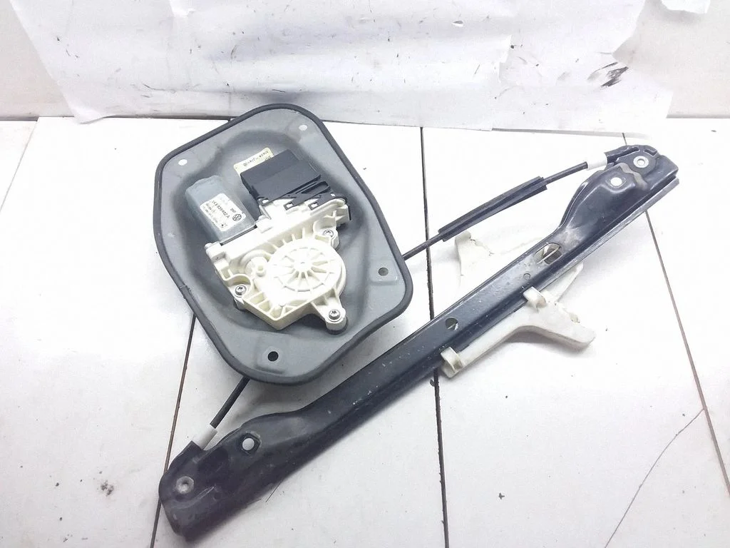 Rear door window regulator with motor 1K5839402A