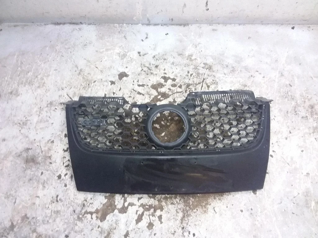 Front bumper upper radiator grill 1K0853651E