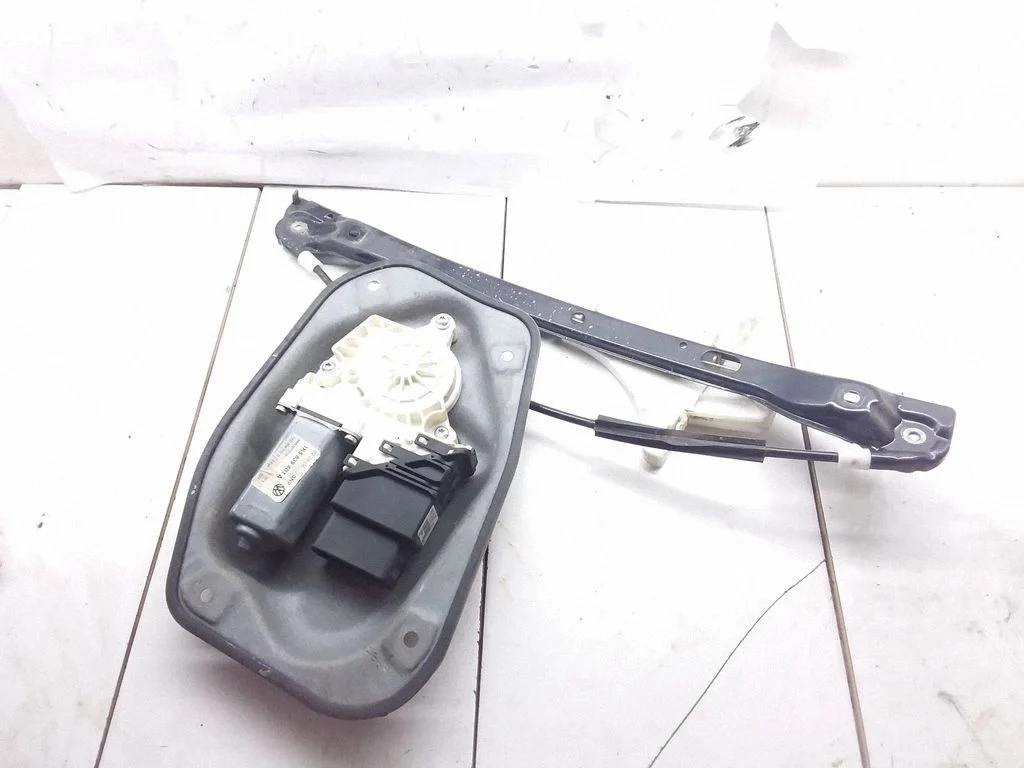 Rear door window regulator with motor 1K5839401A