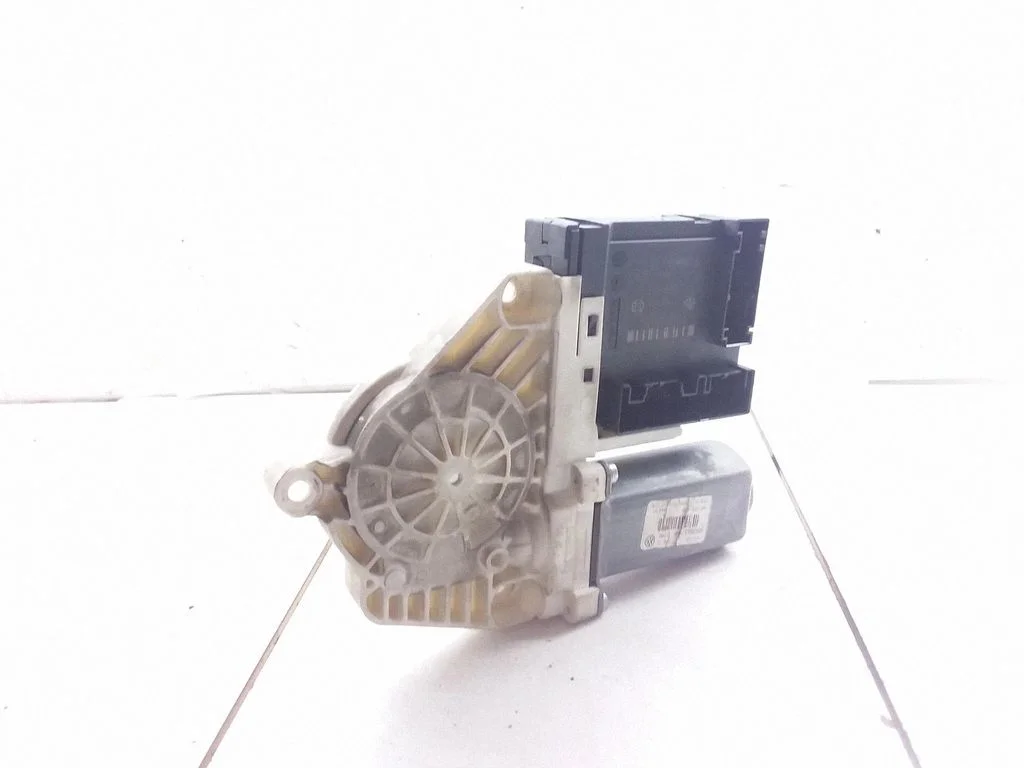 Front door window regulator motor – Volkswagen Jetta V (2005-2010)