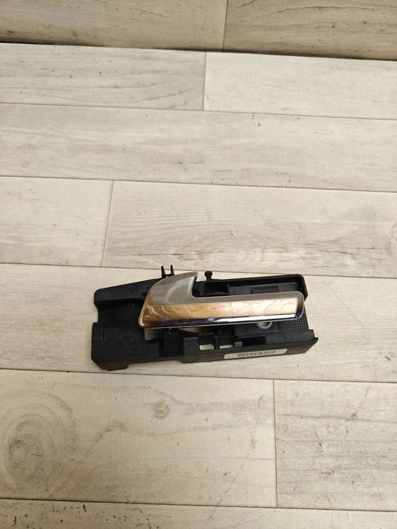 Tagaukse sisemine käepide