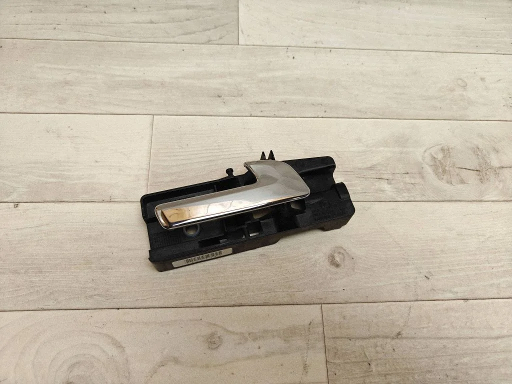 Tagaukse sisemine käepide