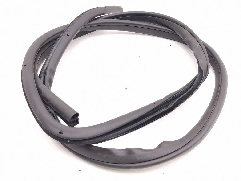 Rear door rubber seal (on body) – left