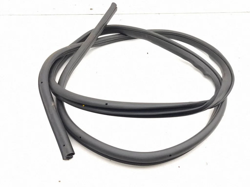 Front door rubber seal – left