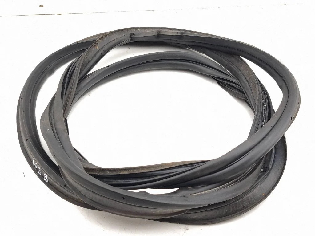 Loading door rubber seal (on body)