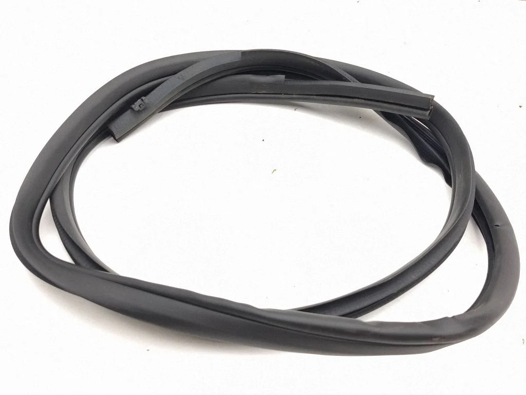 Rear door rubber seal (on body) – right