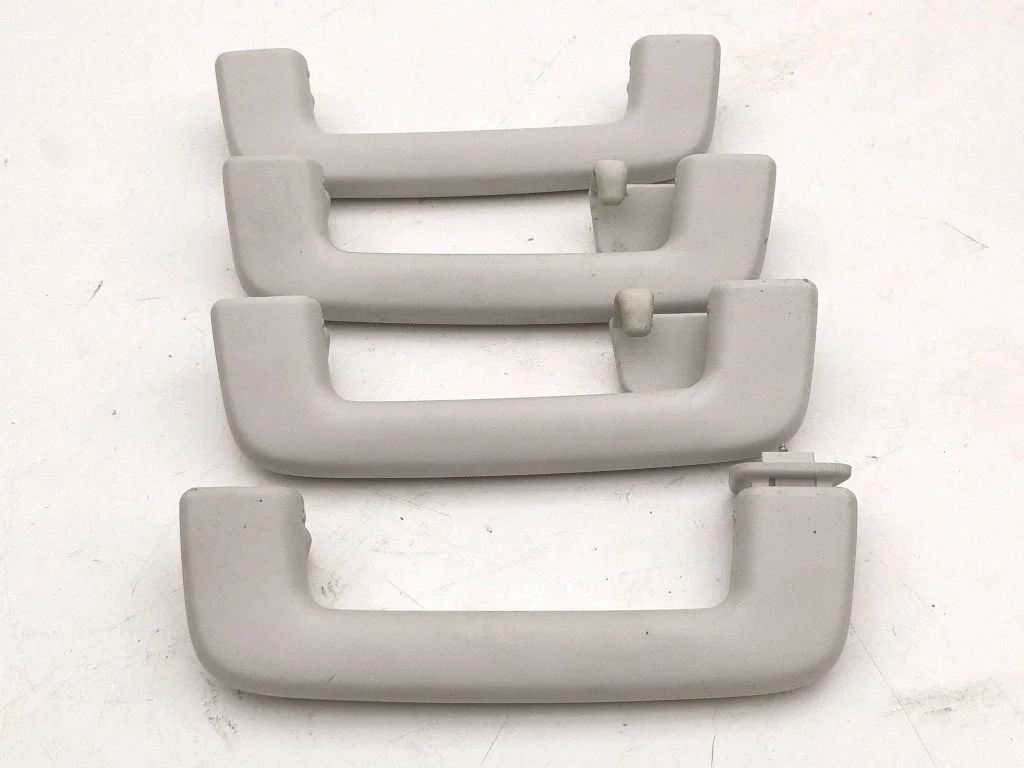 A set of handles for the ceiling DS73A045B14