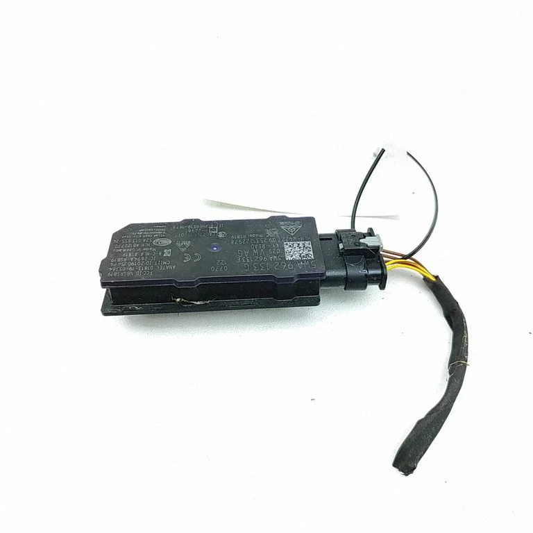Moduł systemu bezkluczykowego KESSY (keyless) 5WA962133E