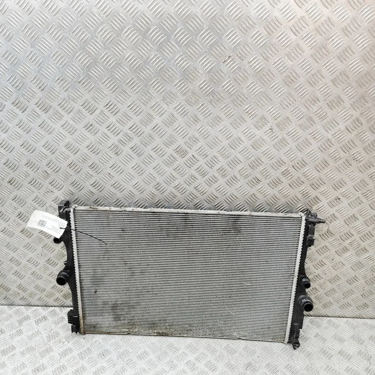 Dzesēšanas šķidruma radiators A2475000203