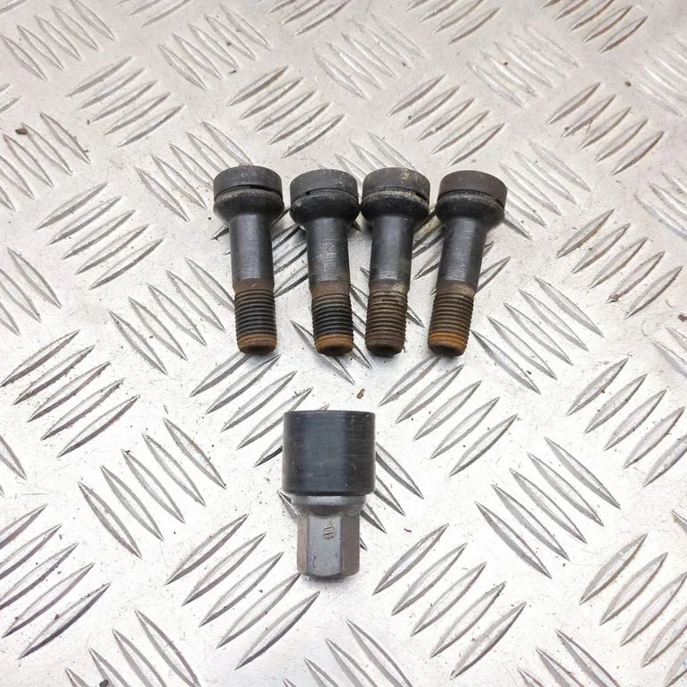 Anti-theft wheel nuts and lock – Mercedes-Benz E-Class W238 (2017-)