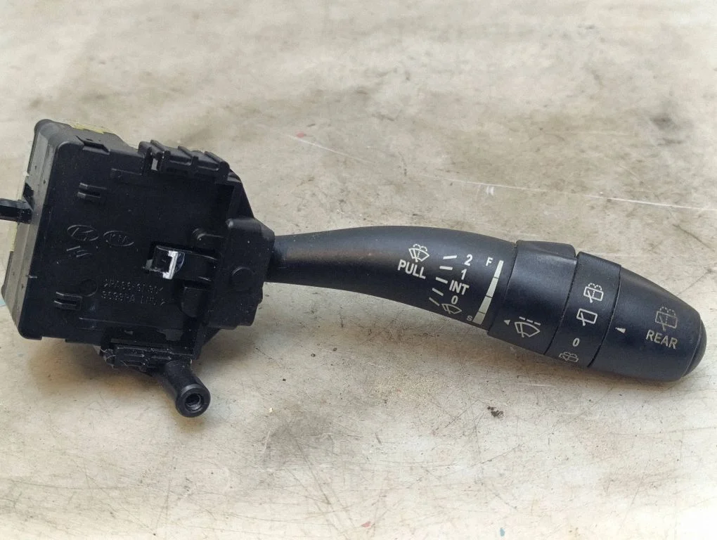 Wiper control stalk – KIA Ceed (2006-2012)
