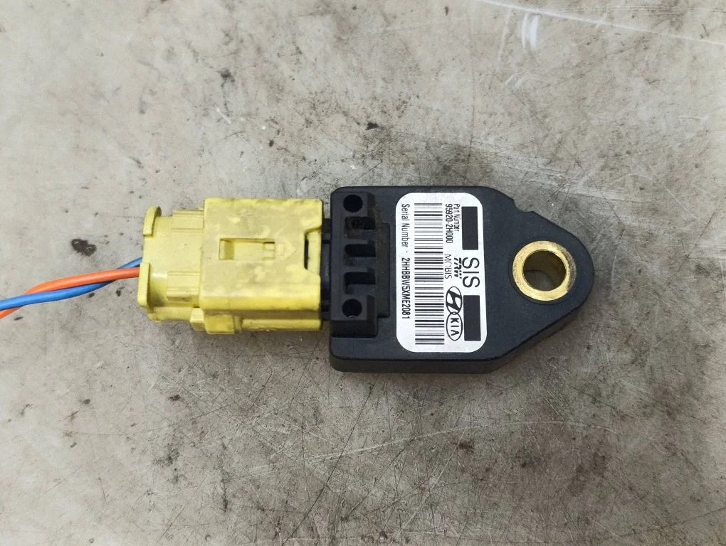 Airbag deployment crash/impact sensor – KIA Ceed (2006-2012)