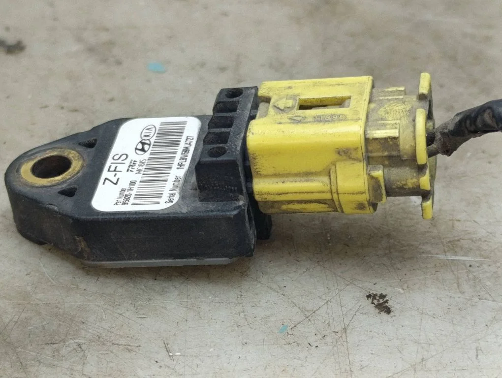 Airbag deployment crash/impact sensor – KIA Ceed (2006-2012)