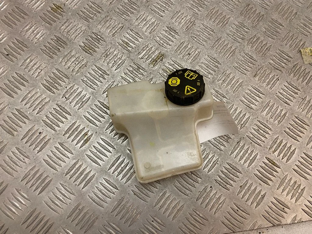 Brake fluid reservoir 32130231