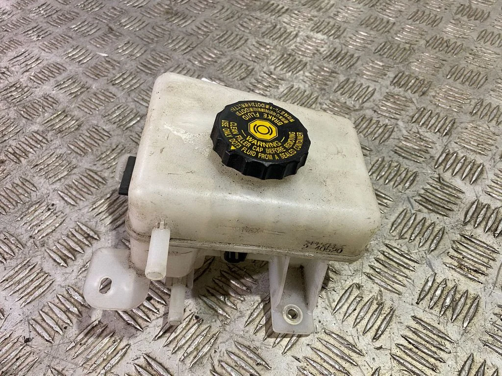 Brake fluid reservoir 240520