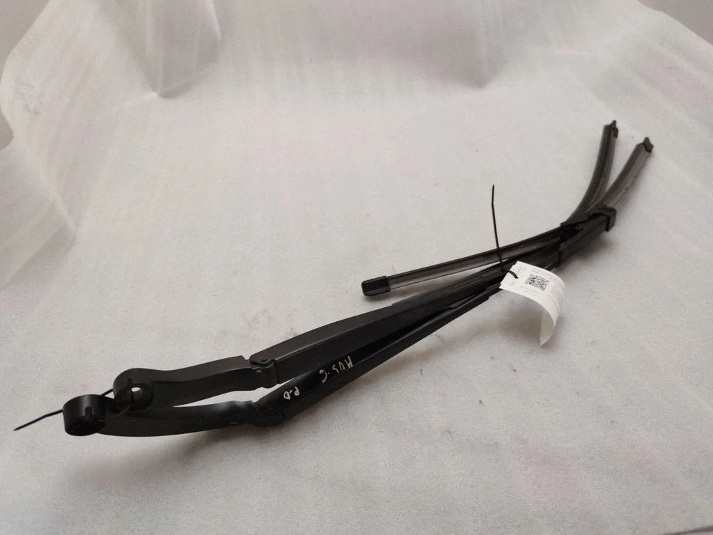 Front wiper blade arm FR3B17C495AA