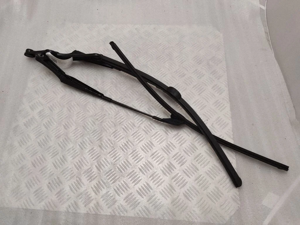 Front wiper blade arm 7P0955410B