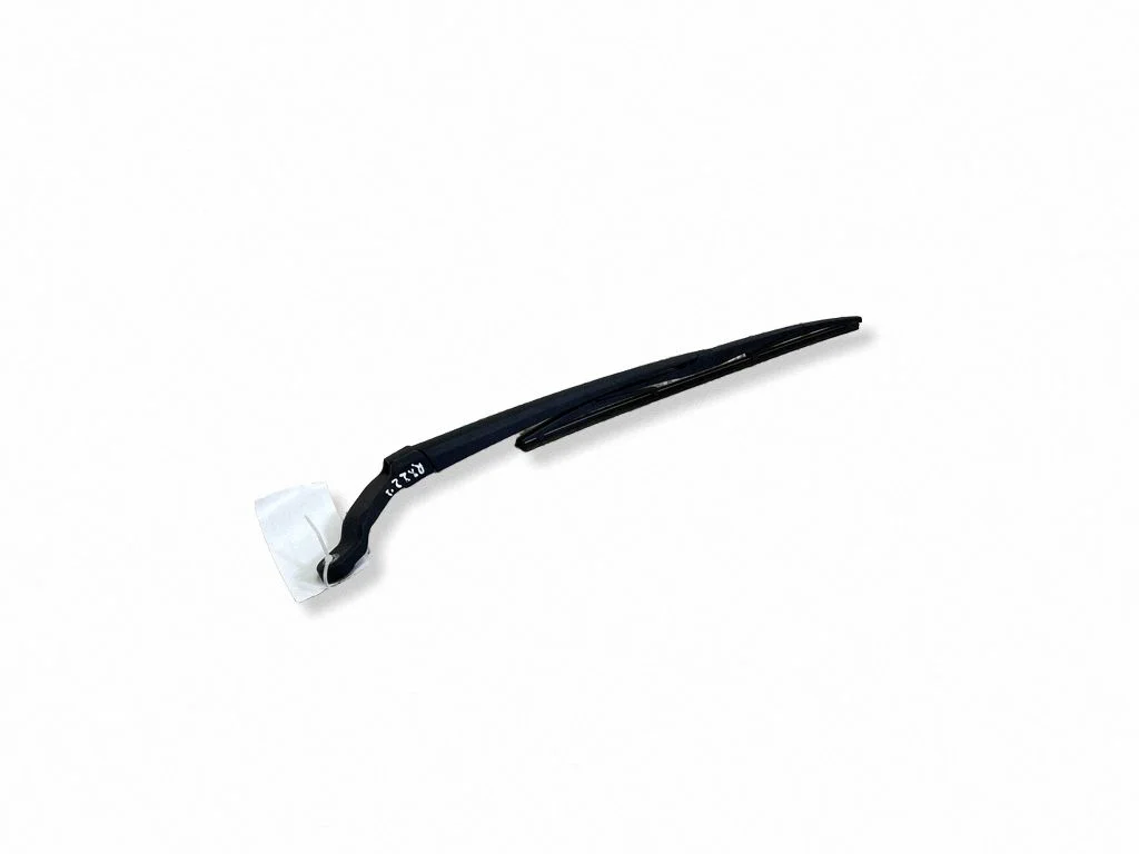 Rear wiper blade arm
