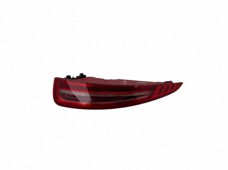 Lampa tylna w błotniku – prawy tył
