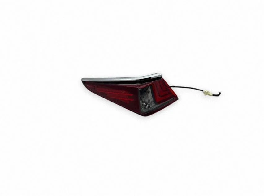 Lampa tylna w błotniku – lewy tył