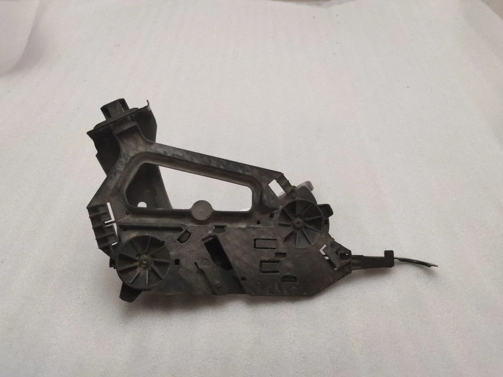 Esitule kinnitusklamber – Skoda Octavia Mk2 (1Z) (2004-2013)