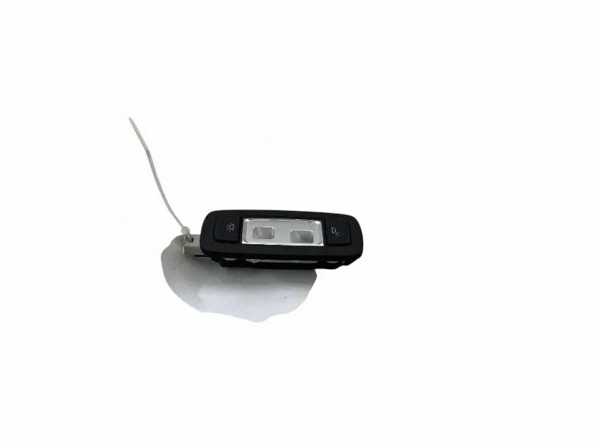 Lampka tylnych siedzeń 9390892