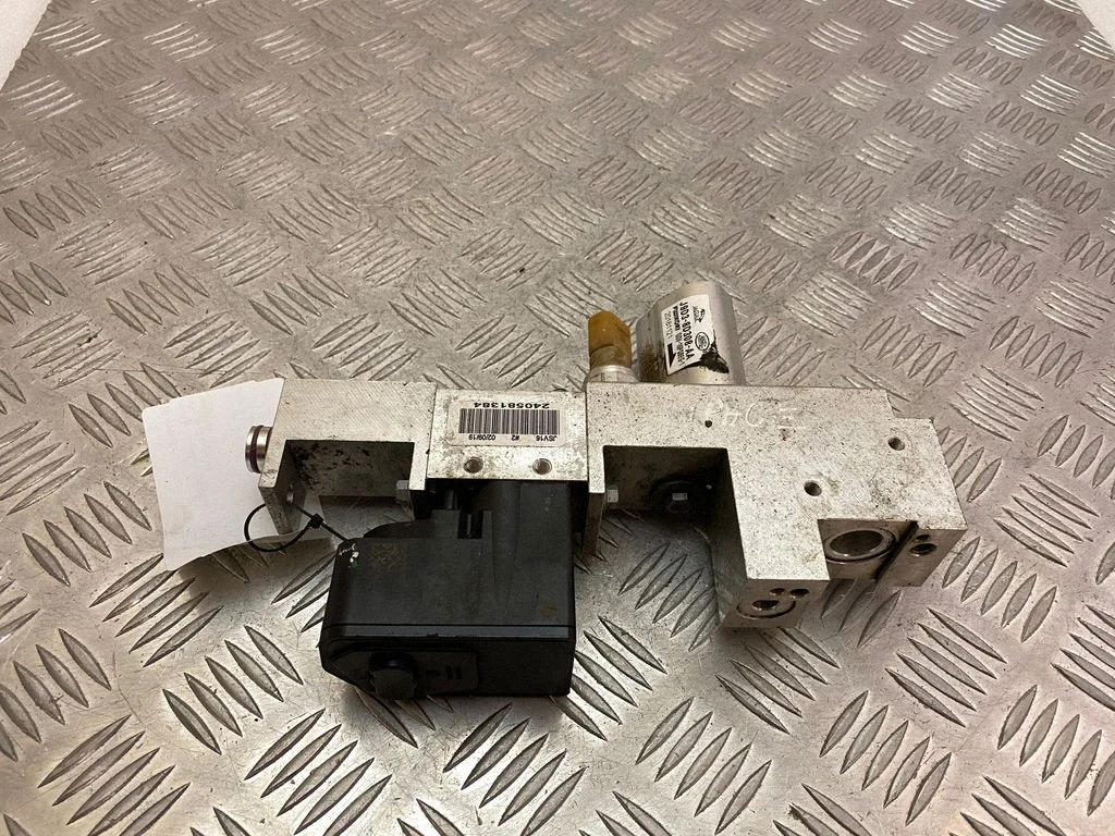 Air conditioning (A/C) expansion valve J9D36C584AA