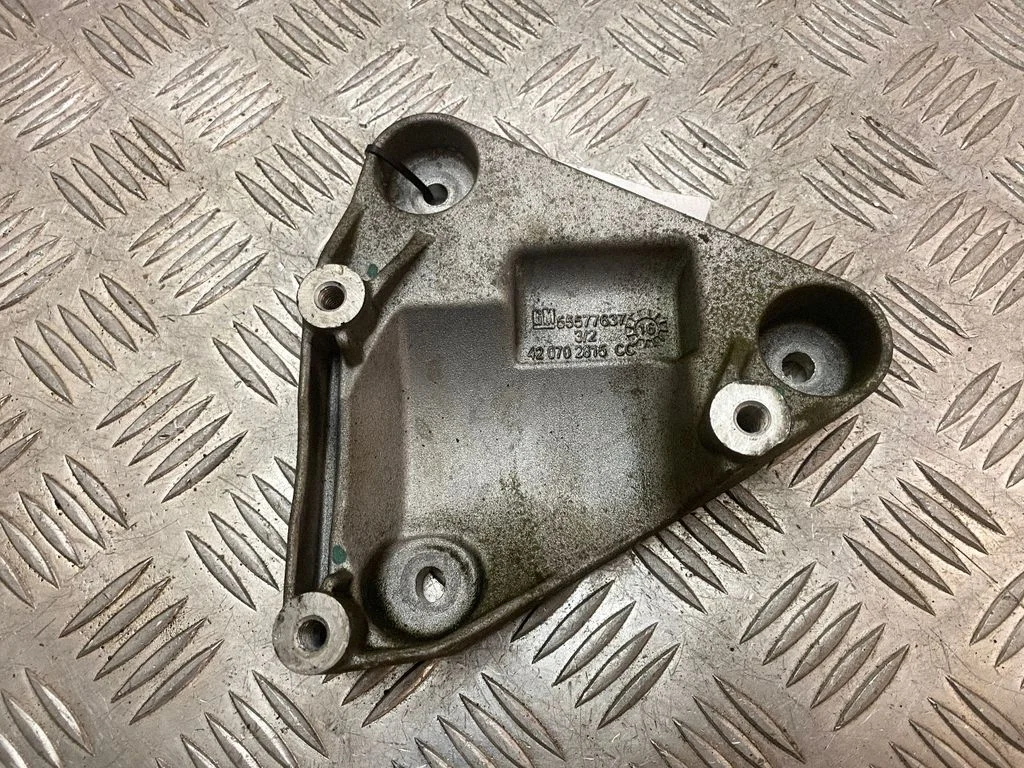 Kliimakompressori kinnitusklamber 65577637