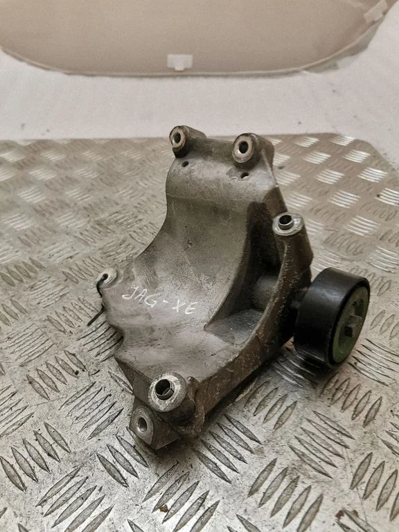 Wspornik sprężarki klimatyzacji CW9319D624BB