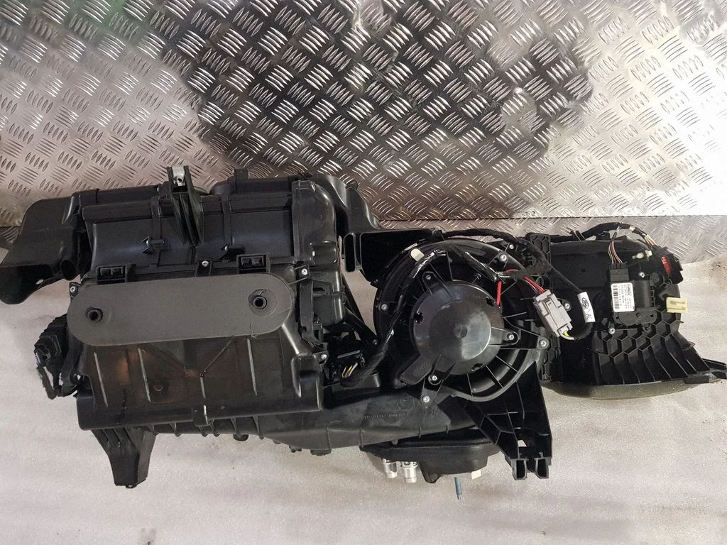 Interior heater climate box assembly FR3B19B555CY