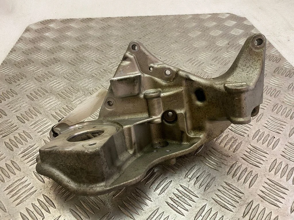 Generator/alternator bracket 31401103