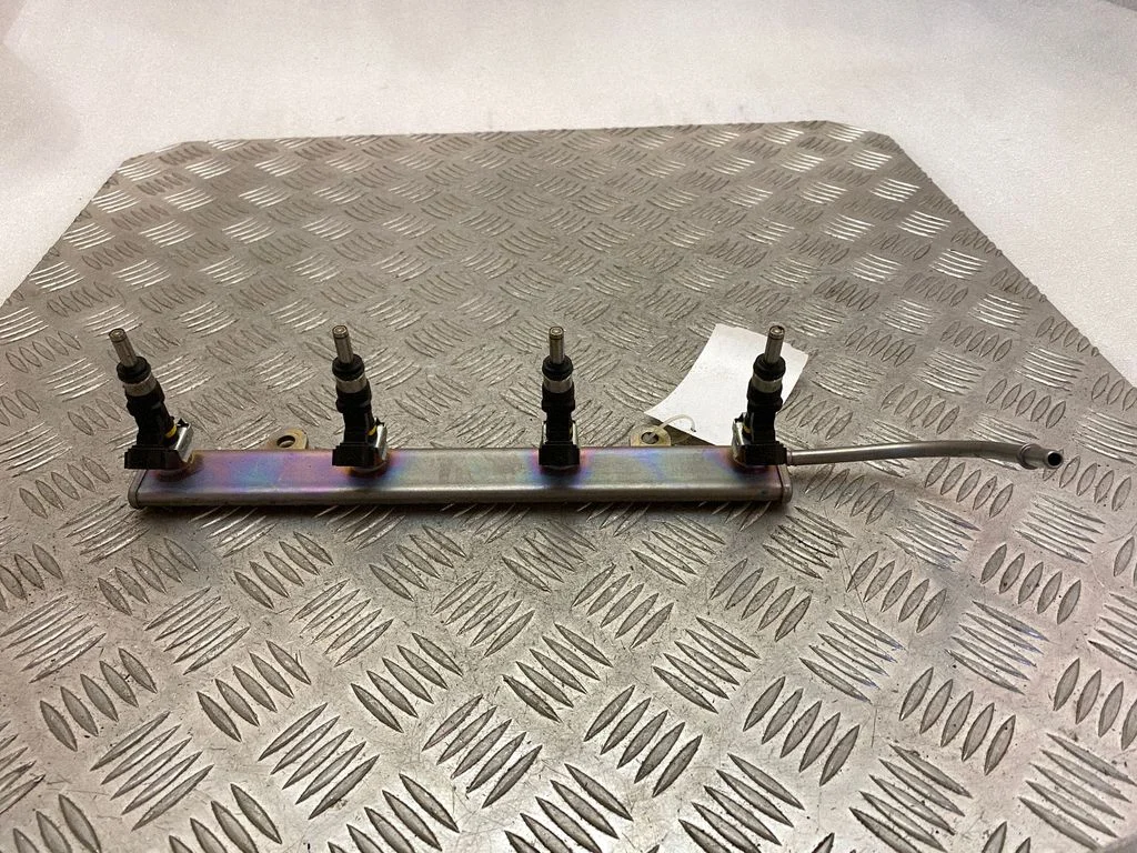 Fuel injectors set 1465A412