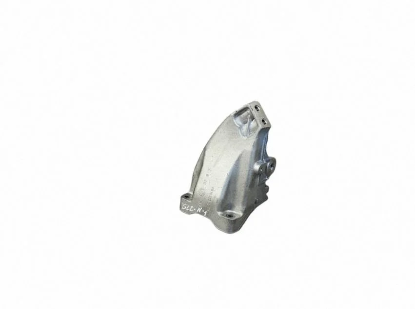 Mootori kinnituskronstein A6542231400