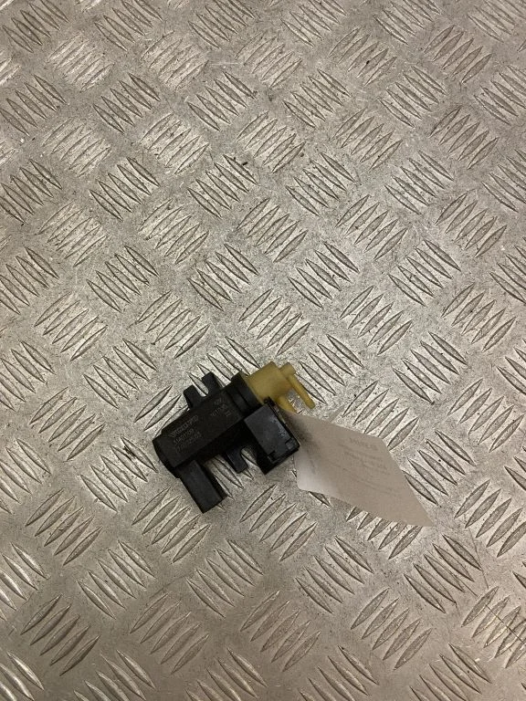 Vacuum valve 31401109