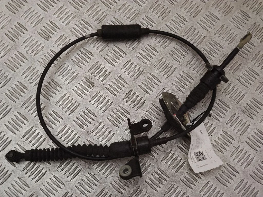 Gear shift cable linkage 46790F1300
