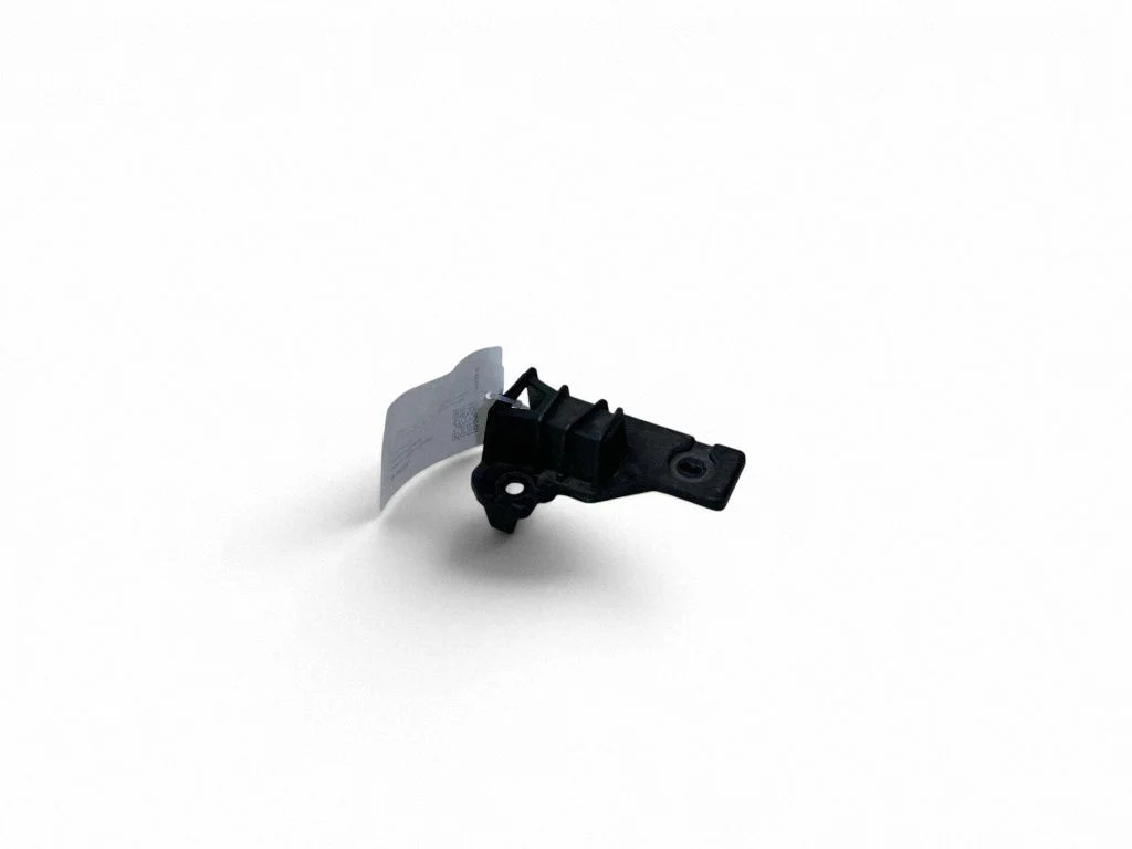 Front bumper mounting bracket 31353764