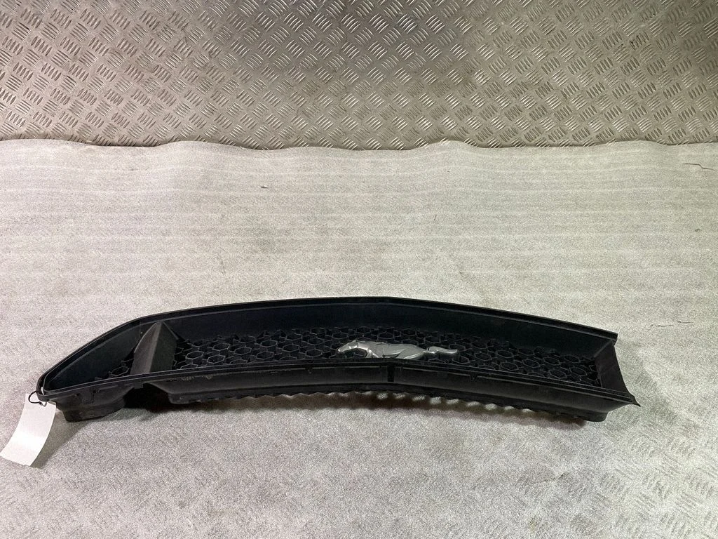 Front bumper upper radiator grill FR3B8200BEW